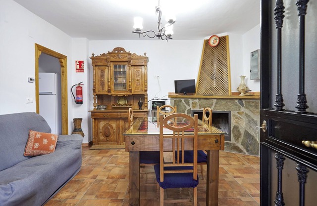 Casa rural 'Cortijo De Las Flores' con piscina compartida, terraza y jardín