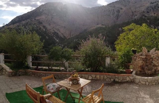 Casa rural 'El Mirador De La Malena' con vistas a la montaña, terraza privada y jardín privado