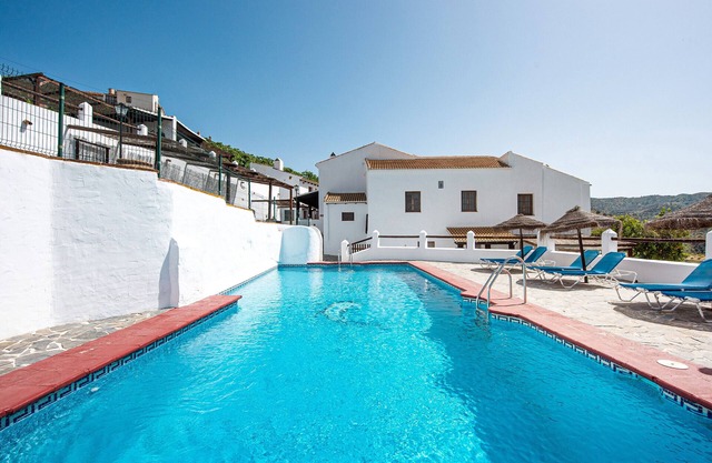 Casa rural 'El Pajar' con vistas al lago, piscina compartida y Wi-Fi