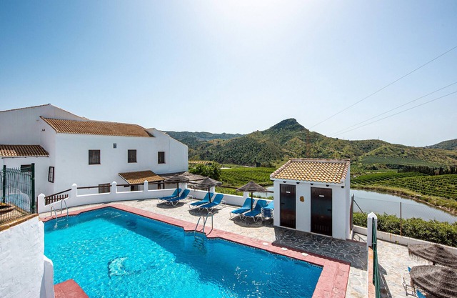 Casa rural 'El Tinao' con vistas al lago, piscina compartida y Wi-Fi