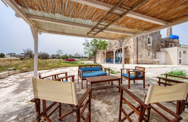 Country House 'Flavienne' with Shared Terrace, Wi-Fi and Air Conditioning