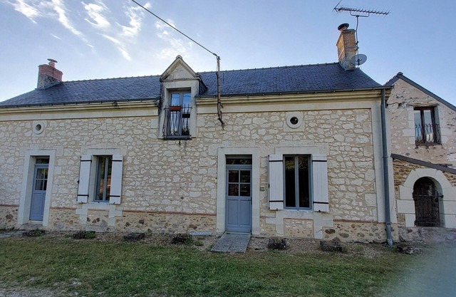 COUNTRY HOUSE