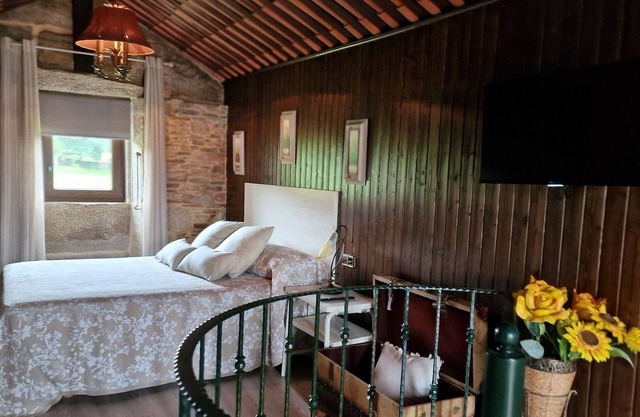 Country House 'Hórreo' with Private Garden, Balcony and Wi-Fi