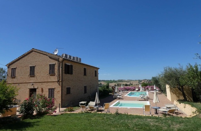 country house in Marche with 5 apartments and pool: OFFERS LAST MINUTE !!