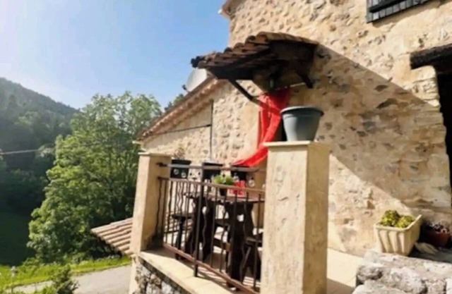 Country house in Provencal village