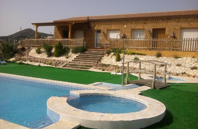 Casa de campo en la Sierra de Bédar con piscinas y jacuzzi