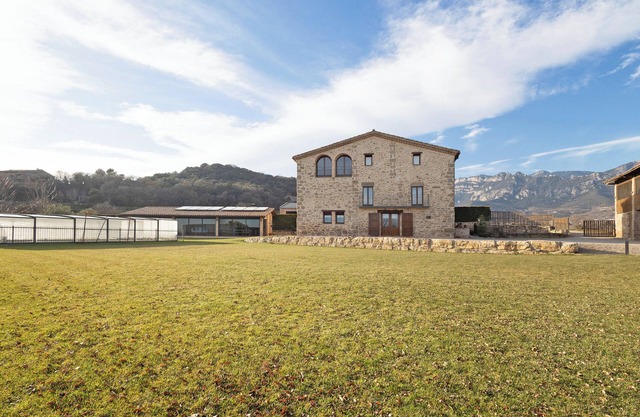 Country House 'La Creu De La Pinya' with Mountain View, Wi-Fi and Air Conditioning