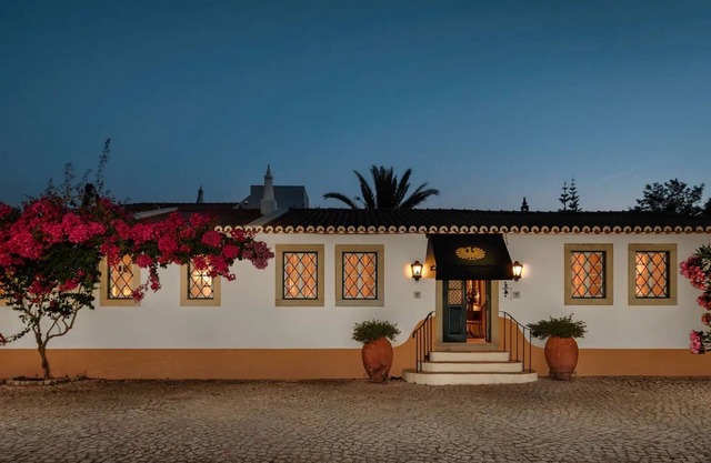 Casa rural "Liberal Wing Villa" con vistas a la montaña, piscina compartida y Wi-Fi