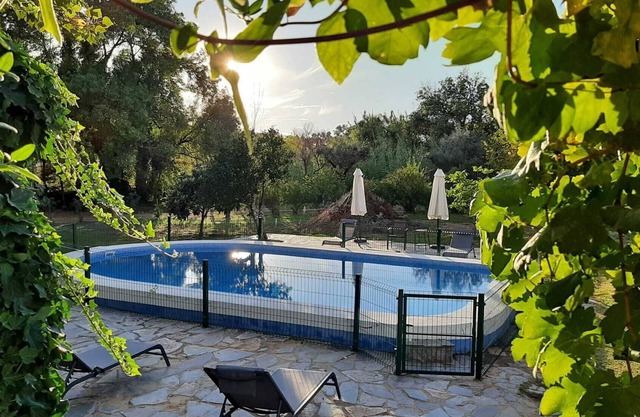 Casa de campo 'Monte Horta Da Velhinha' con vistas a la montaña y piscina privada