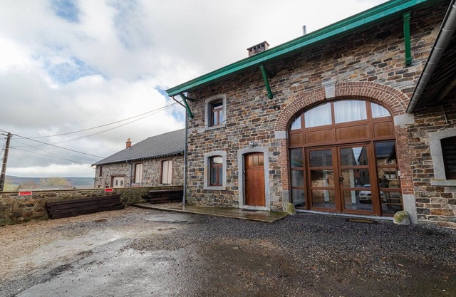 Casa rural cerca de Coo con jacuzzi