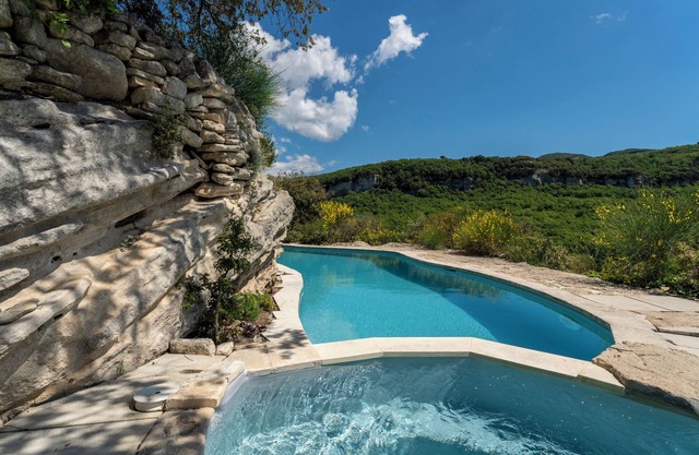 Casa rural 'Prieuré Saint Symphorien' con piscina privada, terraza privada y Wi-Fi