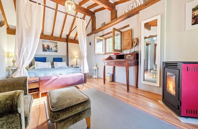 Casa rural 'Suite Premium En La Naturaleza' con vistas a la montaña, piscina compartida y Wi-Fi