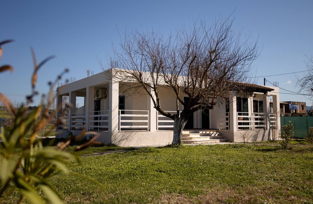 Country House 'Villa Evridiki' with Private Terrace, Wi-Fi and Air Conditioning