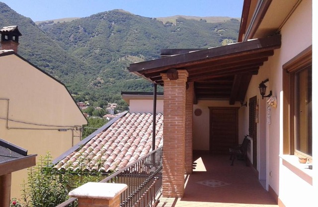 Country-House vista montagna