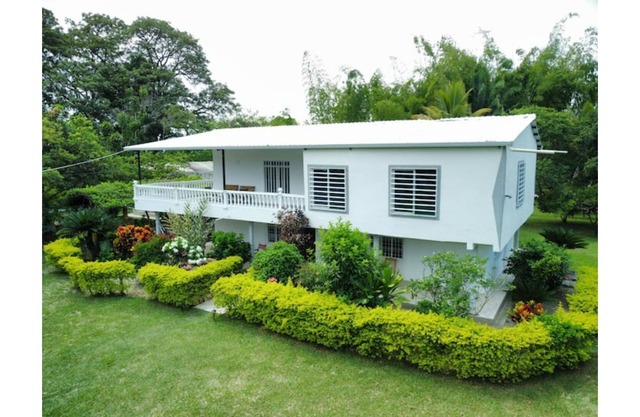 Casa campestre con piscina y jacuzzi, cerca a Ginebra Valle del Cauca.