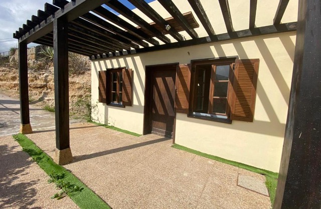 Country house with shared pool and views