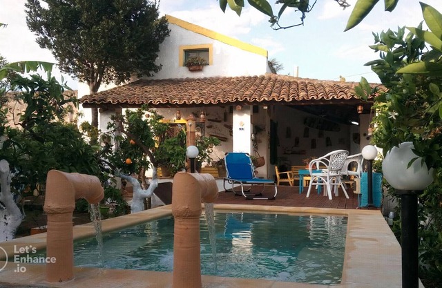 Country house with swimming pool (3 bedrooms and 3 bathrooms)