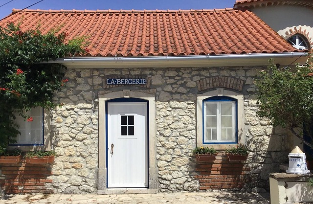 Country house with the comfort of swimming pool, barbecue and games