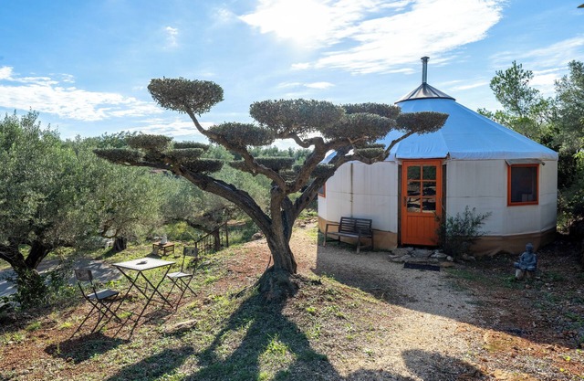 Casa rural 'Yurta Mongola Delta Del Ebro' con vistas al mar, piscina compartida y Wi-Fi