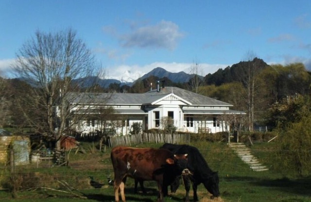 Idilio del país junto a la corriente