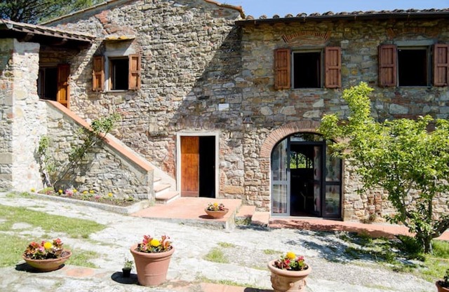 Country independent apartment with private terrace, free wifi and shared pool