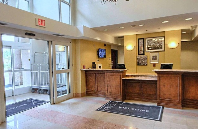 Country Inn & Suites by Radisson, Dearborn, MI