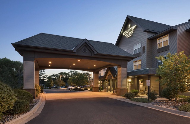 Country Inn & Suites by Radisson, St. Cloud East, MN