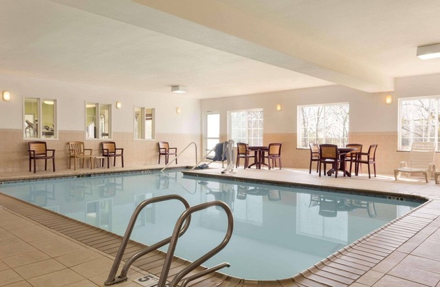 Country Inn & Suites by Radisson, Norman near University