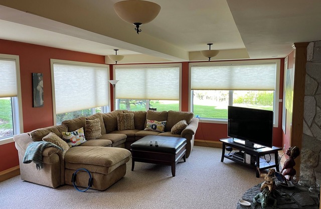 Country Living, Peaceful and Quiet, close to Calgary, Kananaskis, and Banff
