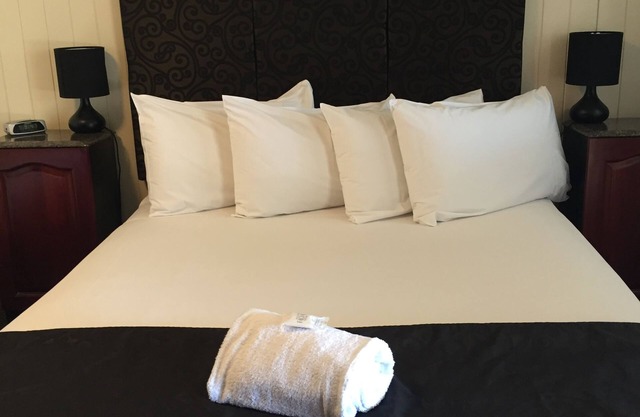 Country Plaza Motor Inn