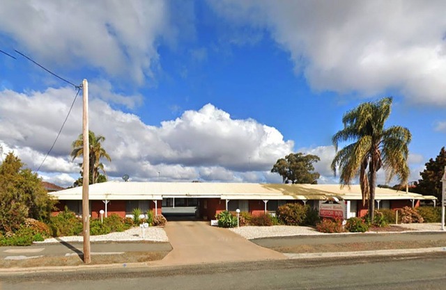 Country Roads Motor Inn