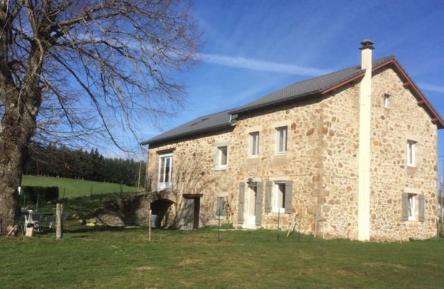 Antigua casa de campo independiente en el campo reformada en 2015
