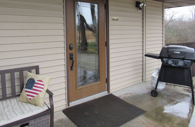 Country Setting Close to Town 2 Bedroom Apartment