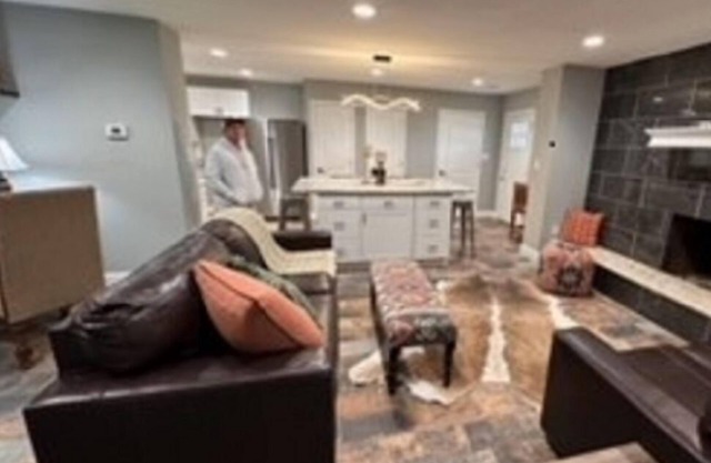 Country setting, only 20 minutes to downtown Hot Springs and Oaklawn Racetrack.