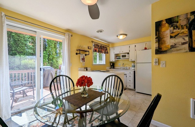 Country View Cottages, charming Cottage Near Downtown Carlton
