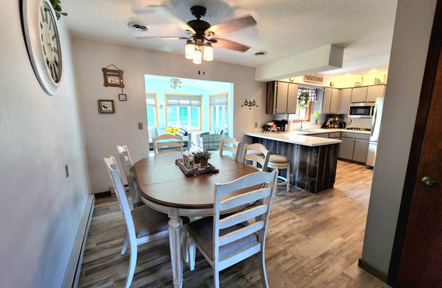 COUNTRY VIEW GETAWAY: ATV/UTV and Country Living Combined, Sleeps 8, near Town.