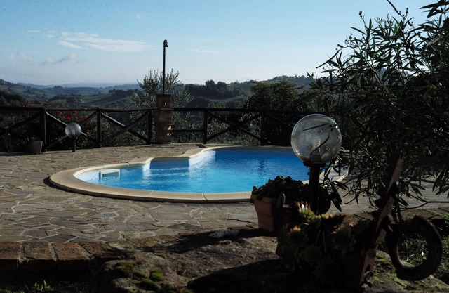 Villa de Campo con Piscina Privada, Veranda con Sombra y Vistas Panorámicas Elevadas