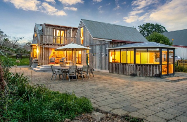 Countryside Retreat with On-site Horse Experiences