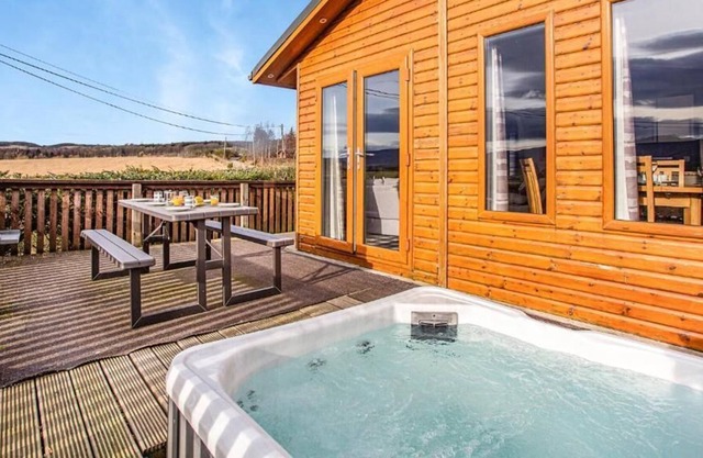 Countryside Retreat with Hot Tub