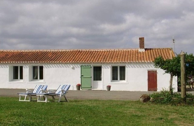 Casa rural con encanto cerca de Vairé: pesca, terraza y espacio privado