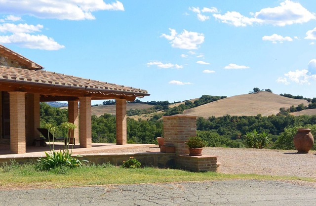 Countryside suite overlooking the Tuscan hills