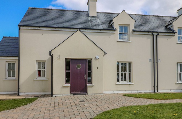 COUNTRYVIEW, family friendly, with a garden in Ring, County Waterford