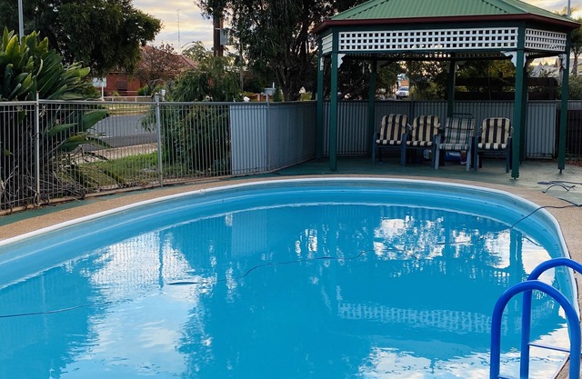 County Lodge Motor Inn
