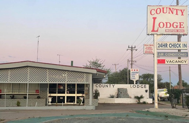 County Lodge Motor Inn