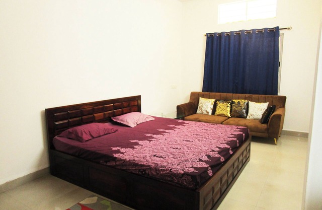 Couple Friendly 2-bedroom apartment with WiFi in Belagavi