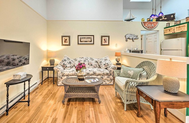 Couple's Haven in Frankfort by Lake, Trails & Dtwn