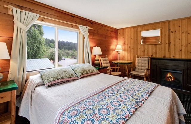 Couples retreat close to the marina & park