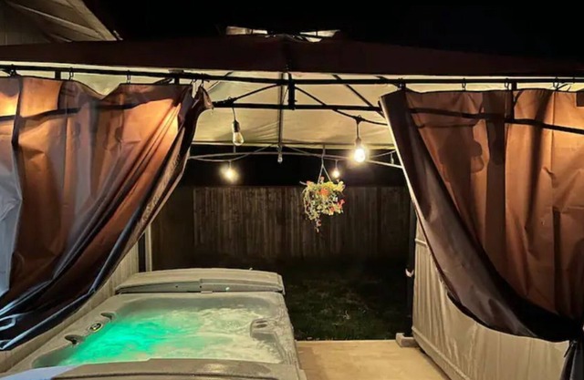 Couples Themed - Adult Rental 14 mins from Downtown Eugene