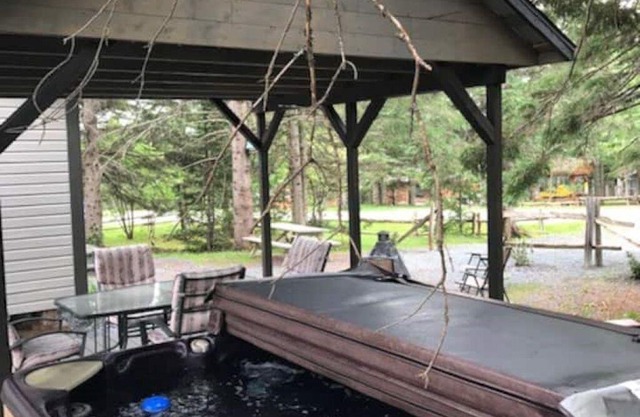 Coureur des Bois 2 closed rooms (4 to 6 pers) Private SPA (2 seasons)