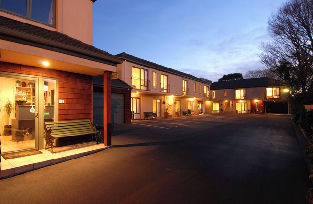 Courtesy Court Motel